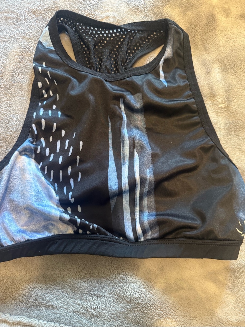 Beyond Yoga Black Sports Bra with Gray & White Brushstroke Pattern